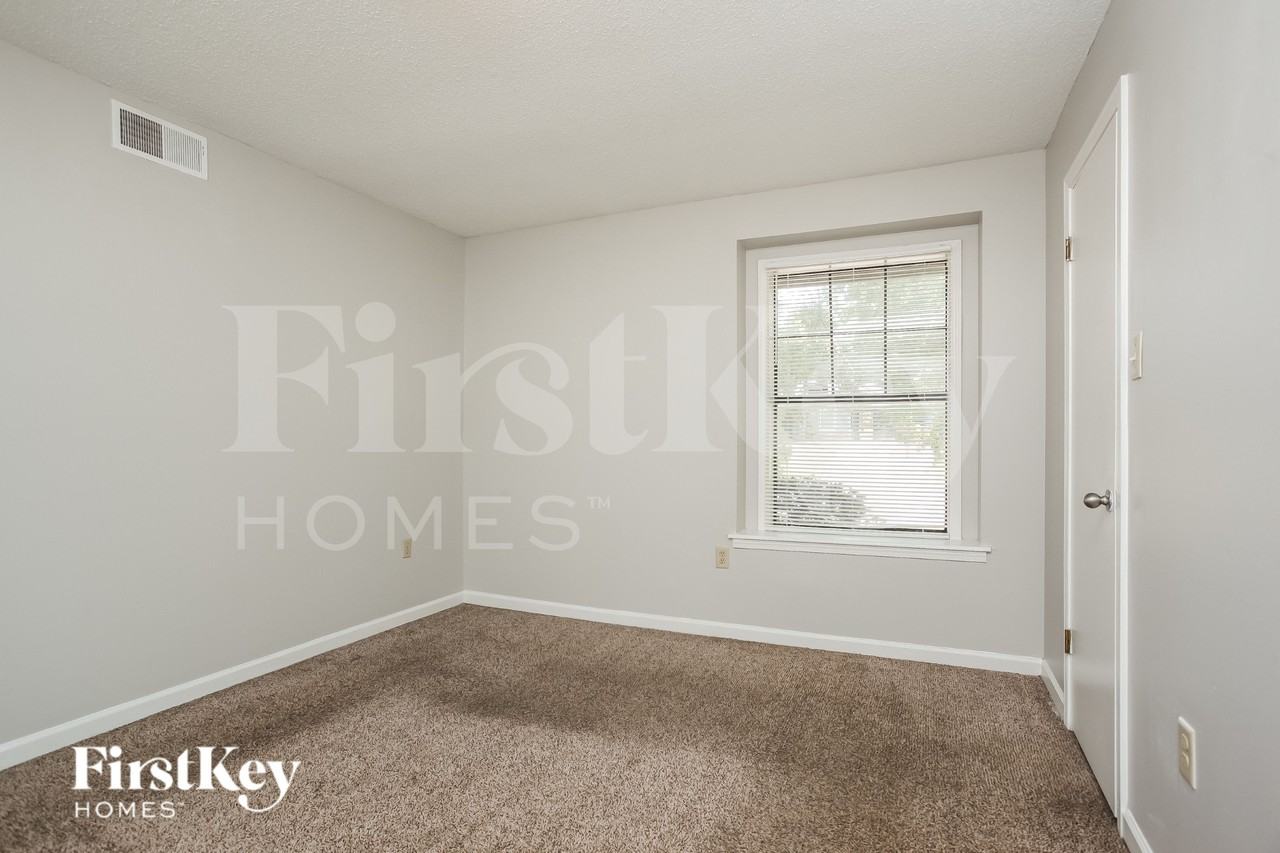 4834 Walden Glen St - Photo 7 of 16