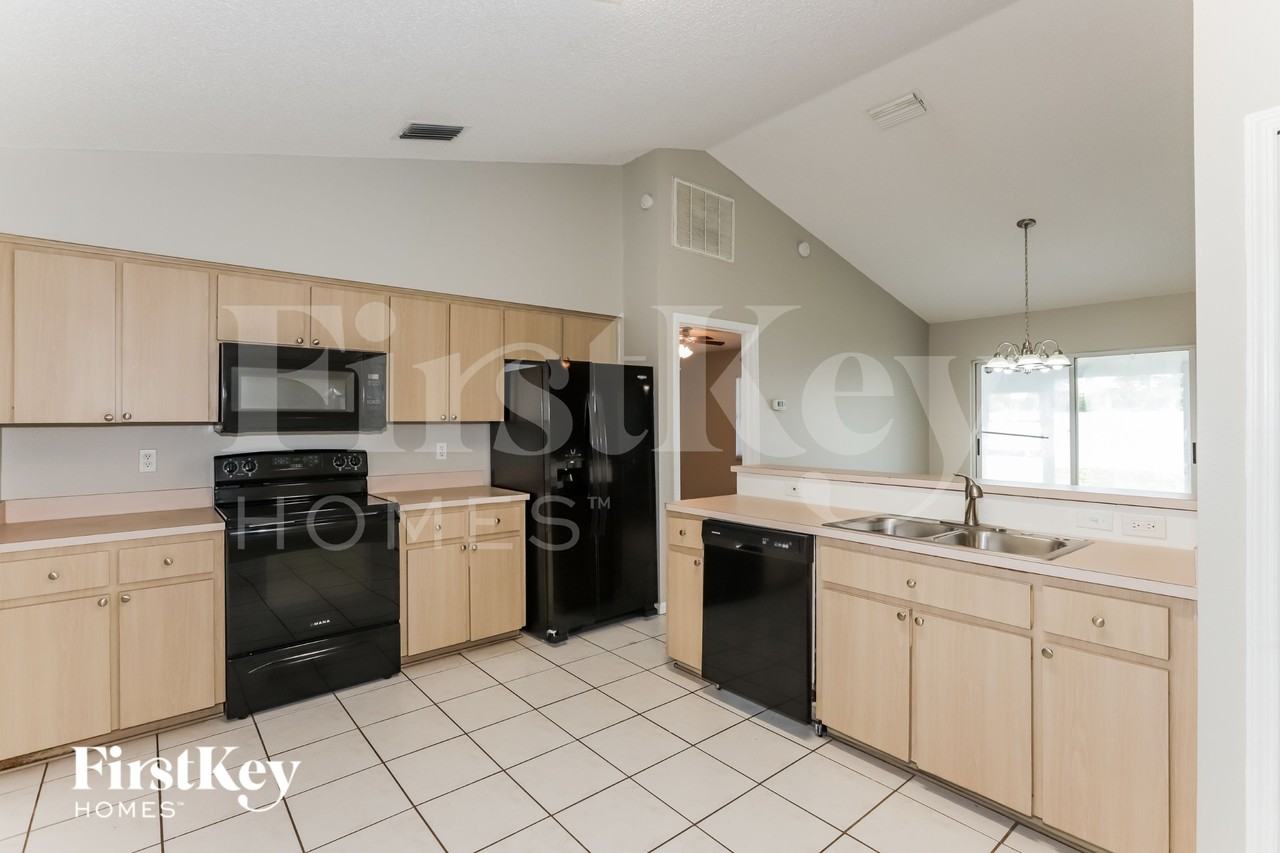 4830 Mill Run Dr - Photo 5 of 15