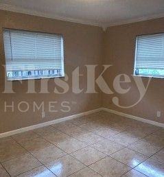 4314 Taft St - Photo 5 of 8