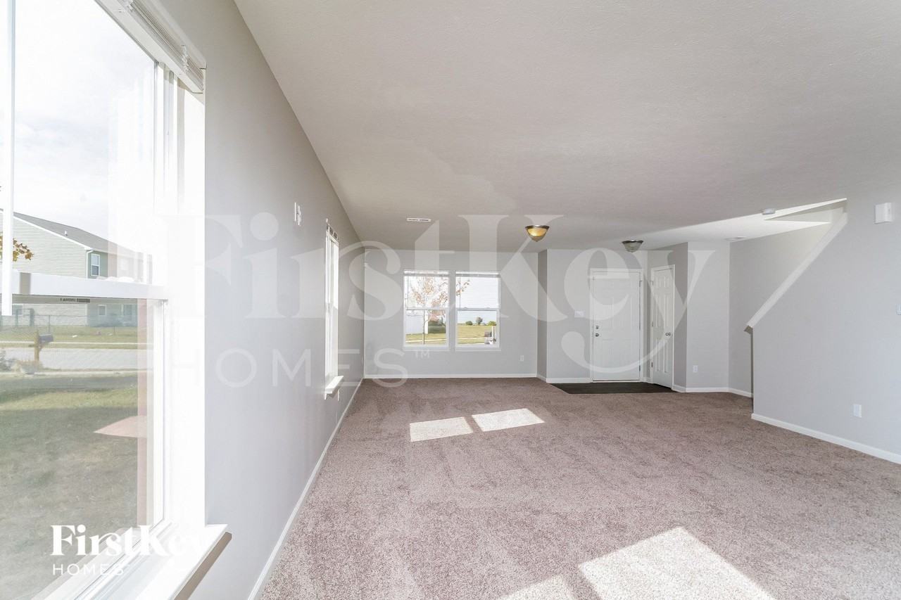 3243 Grove Berry Ln - Photo 3 of 15