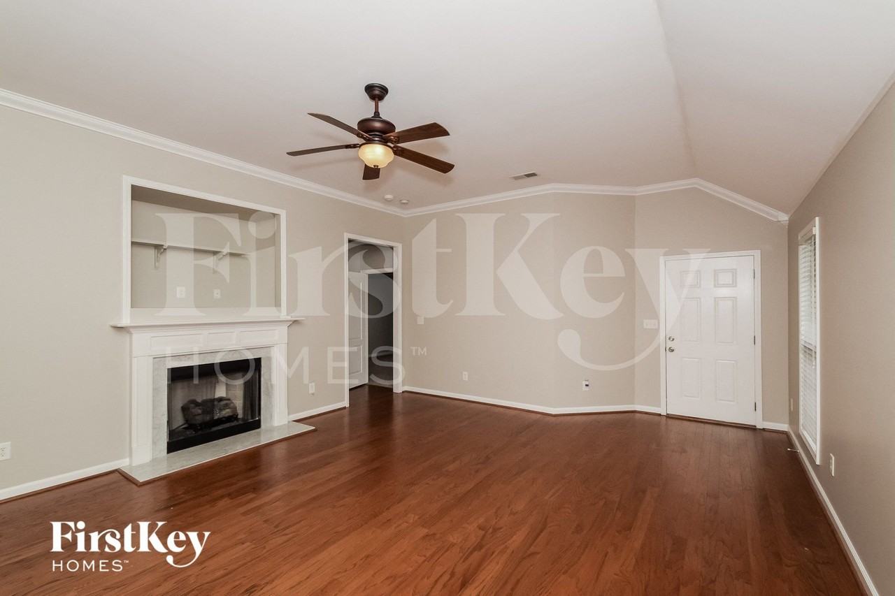 316 Village Dr - Photo 3 of 15