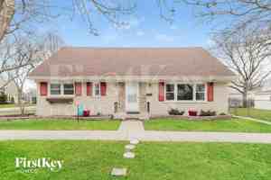 featured image of 301 E Division St