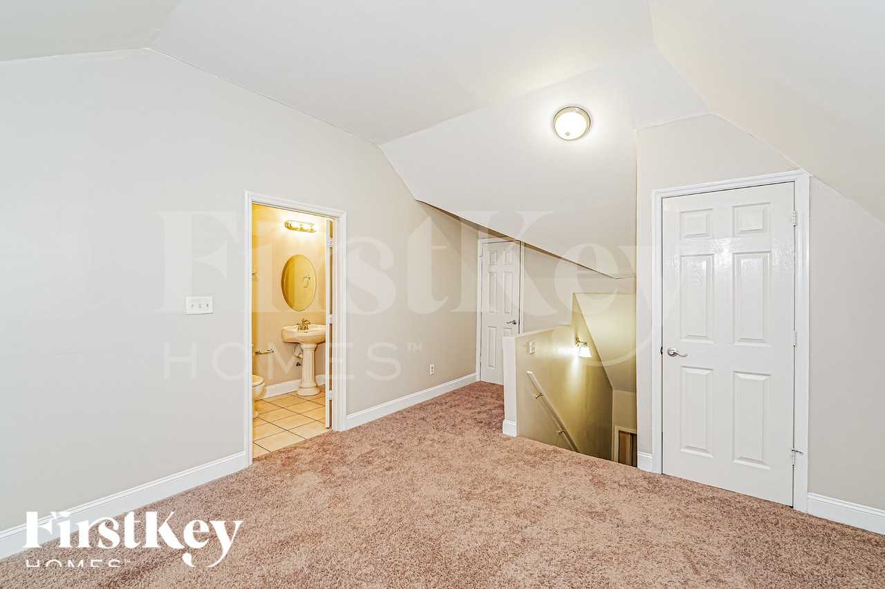 230 Vineyard Ln - Photo 3 of 19