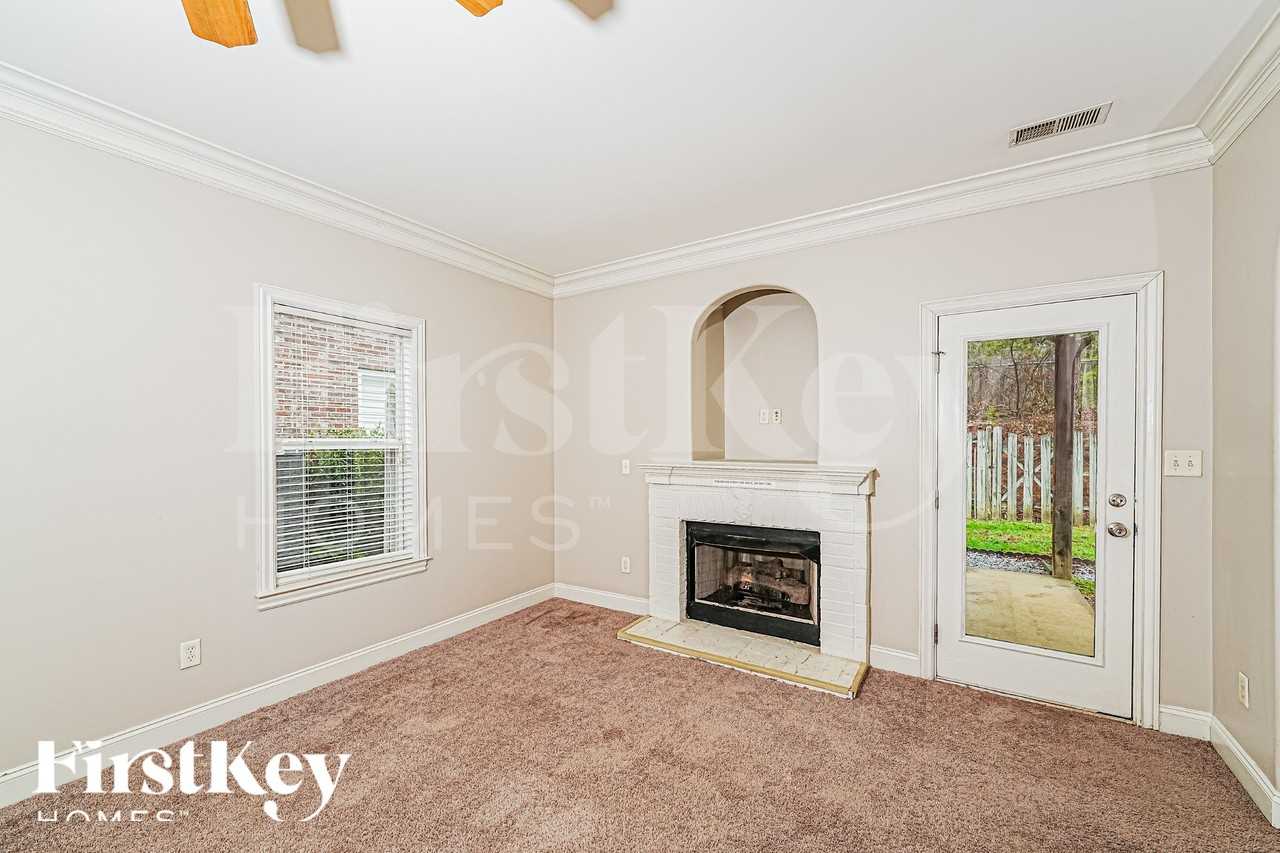 230 Vineyard Ln - Photo 4 of 19