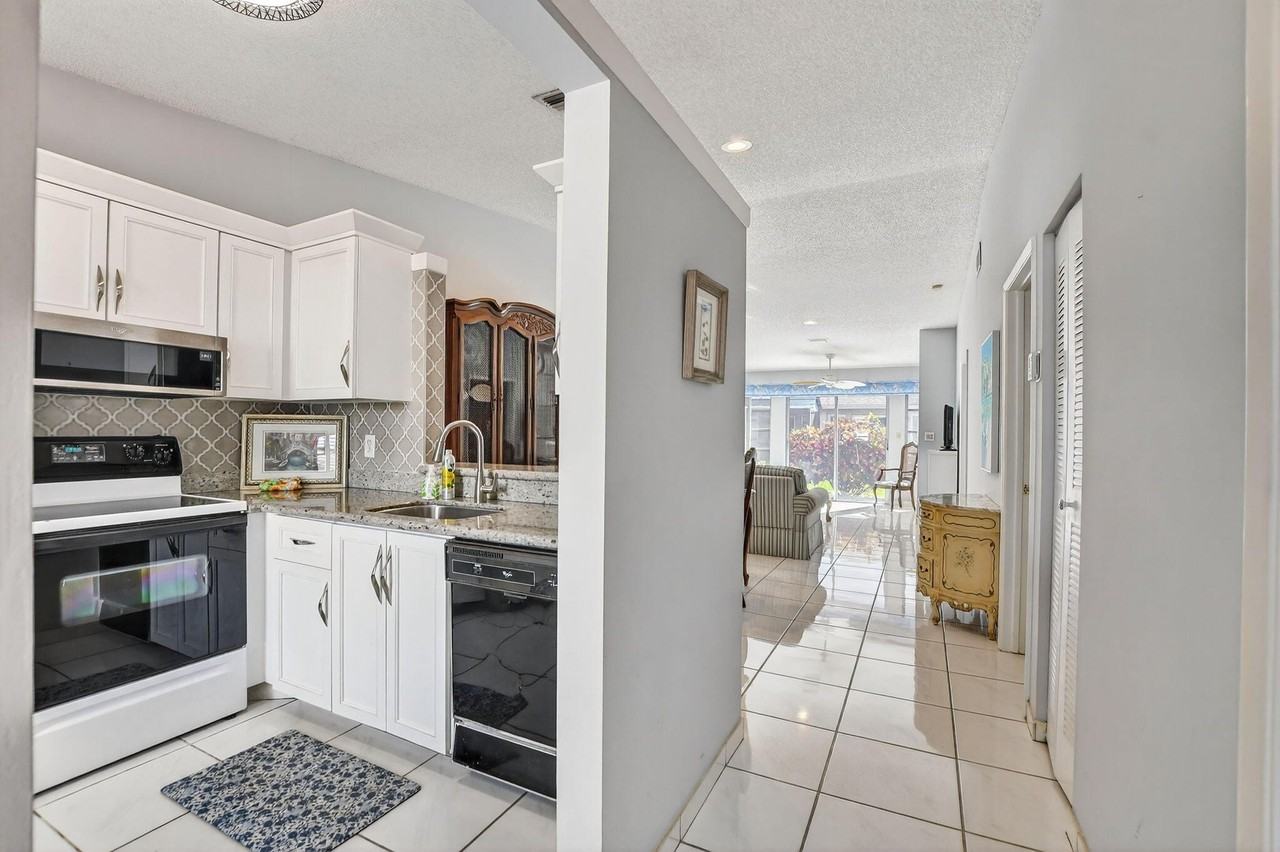 8622 Dreamside Ln - Photo 4 of 36