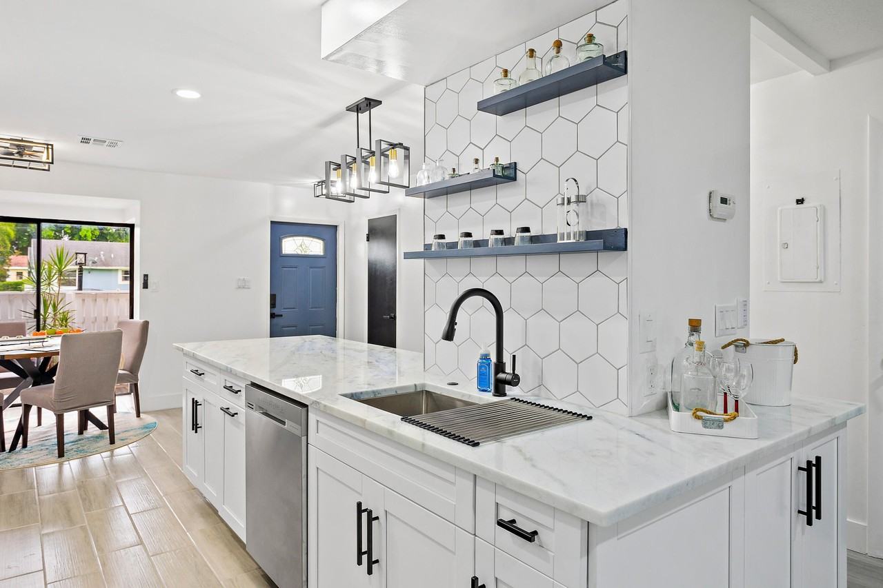 12726 Peconic Ct - Photo 3 of 22