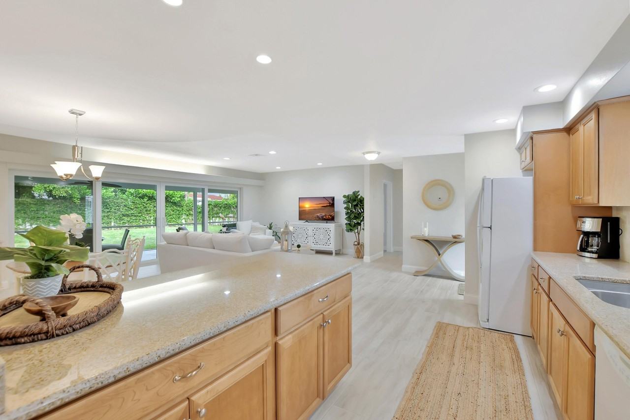 1133 Sw 7th St - Photo 6 of 20