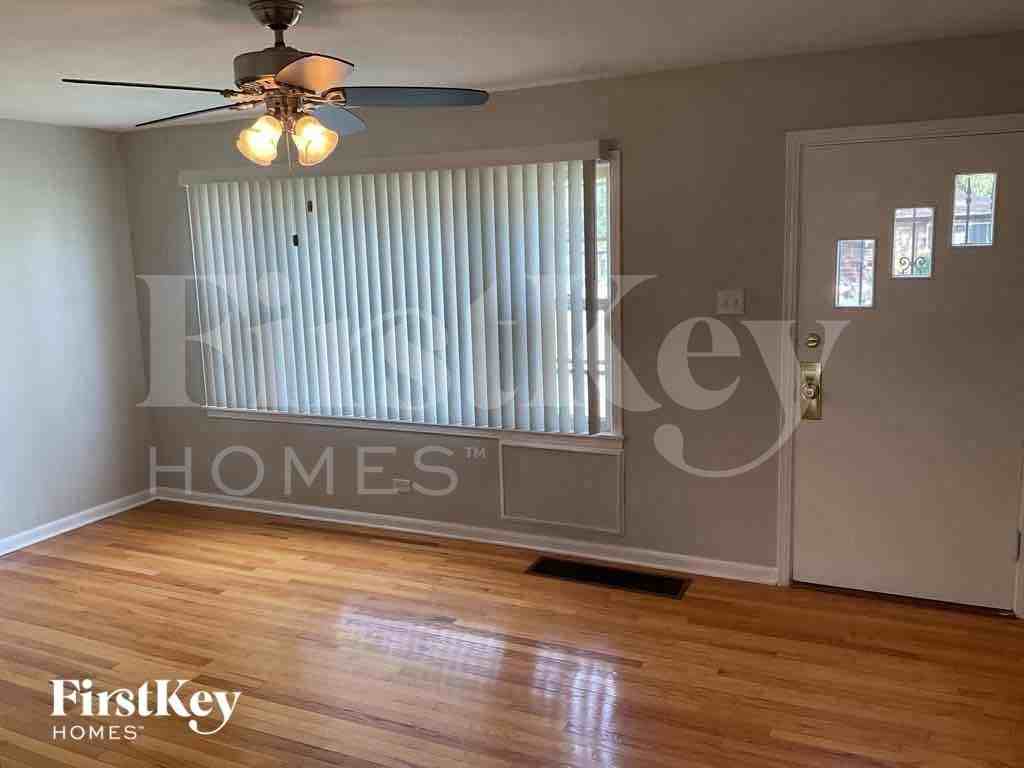 18244 Center Ave - Photo 3 of 10