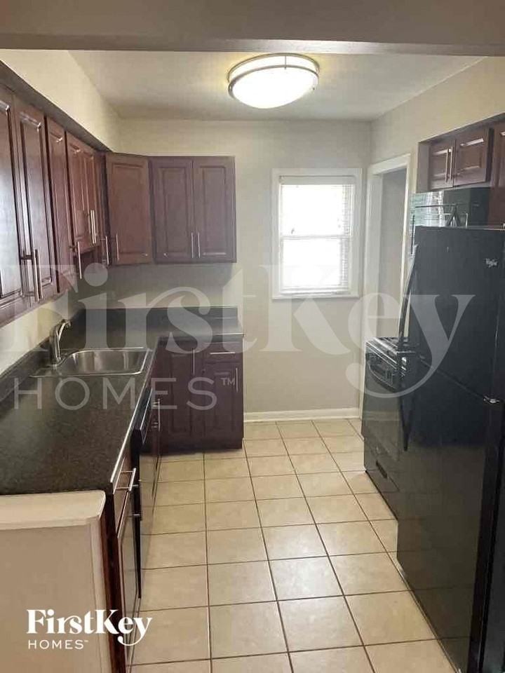 18244 Center Ave - Photo 4 of 10