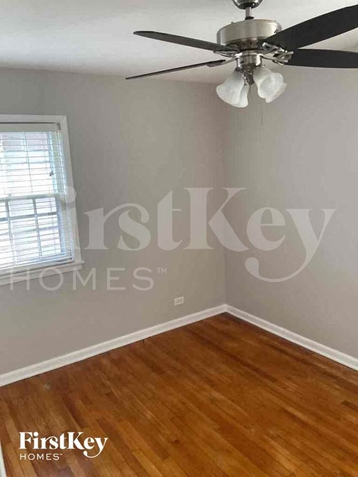 18244 Center Ave - Photo 5 of 10