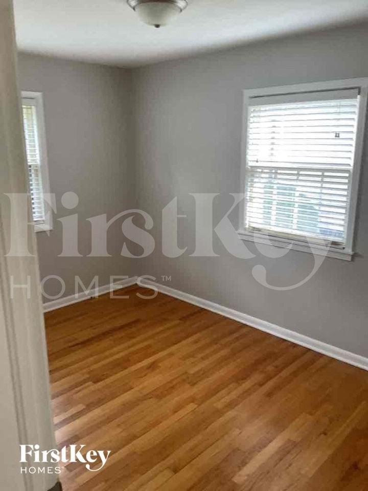 18244 Center Ave - Photo 6 of 10