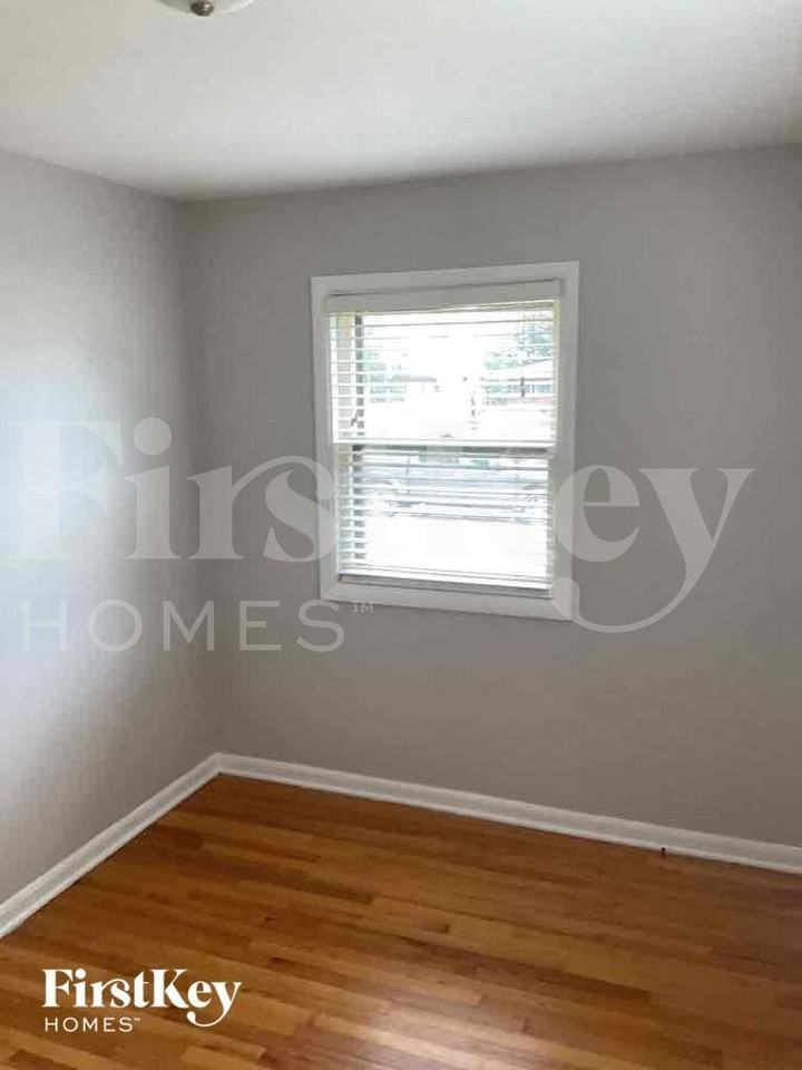 18244 Center Ave - Photo 7 of 10