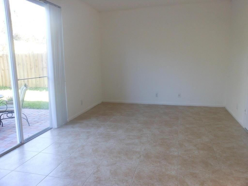 4452 Lake Tahoe Cir - Photo 3 of 23