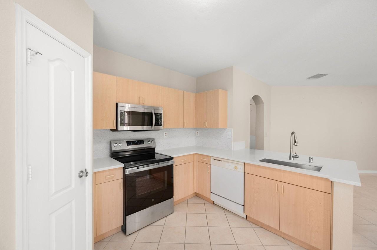 112 Sw Peacock Blvd #7202 - Photo 5 of 15