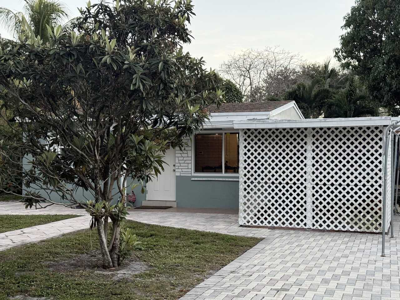 1382 Ne 28th St - Photo 2 of 24