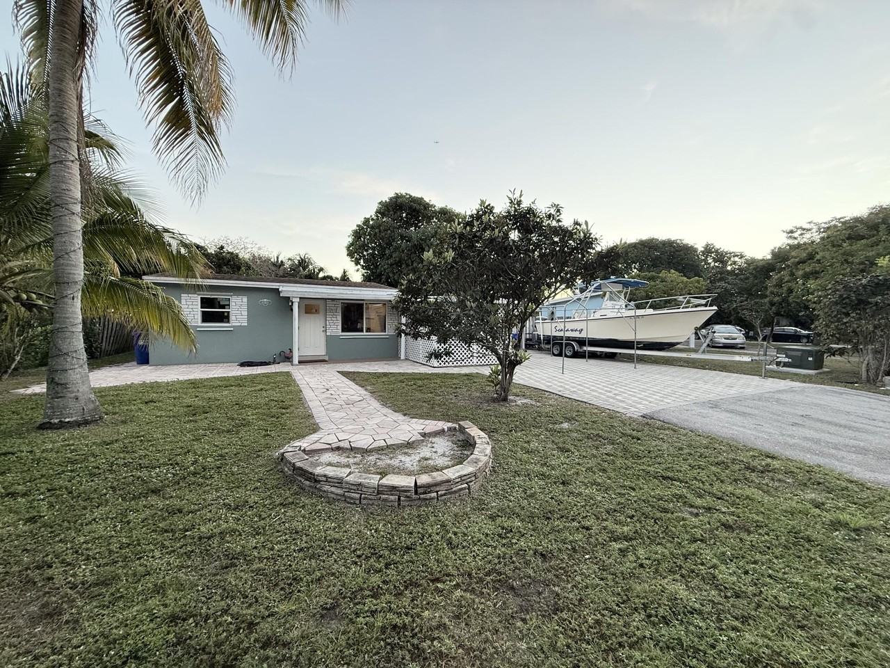 1382 Ne 28th St - Photo 3 of 24