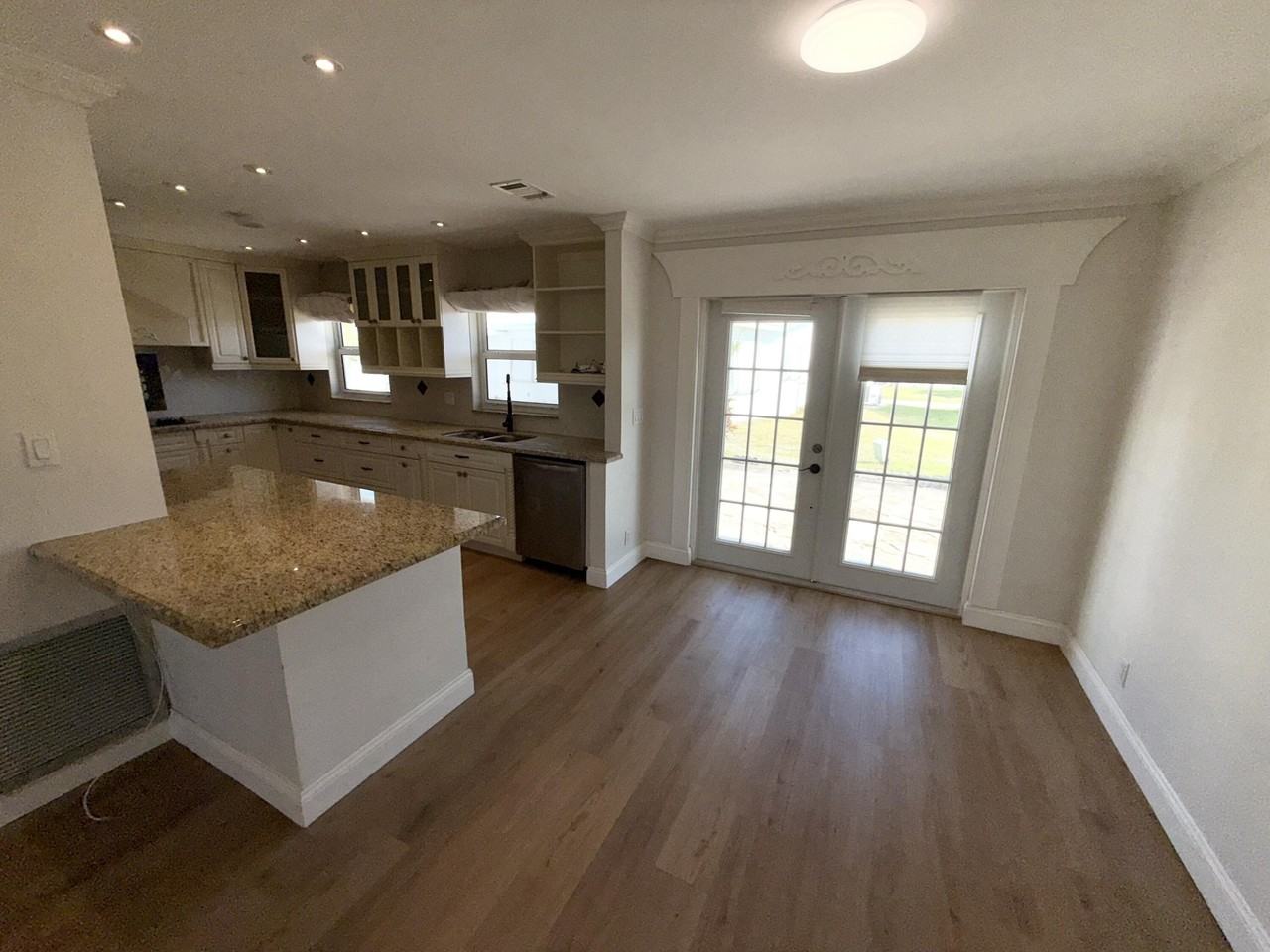 1504 Sw 18th St - Photo 4 of 24