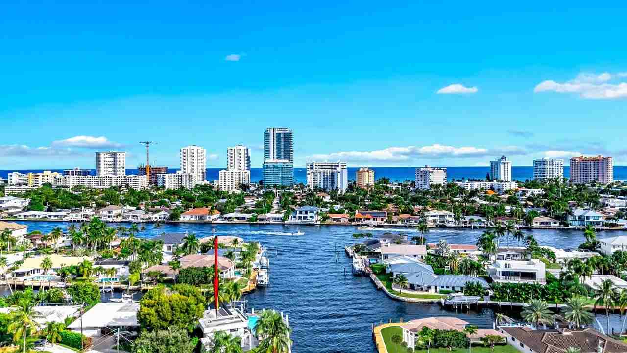 2628 Se 10th St - Photo 3 of 50