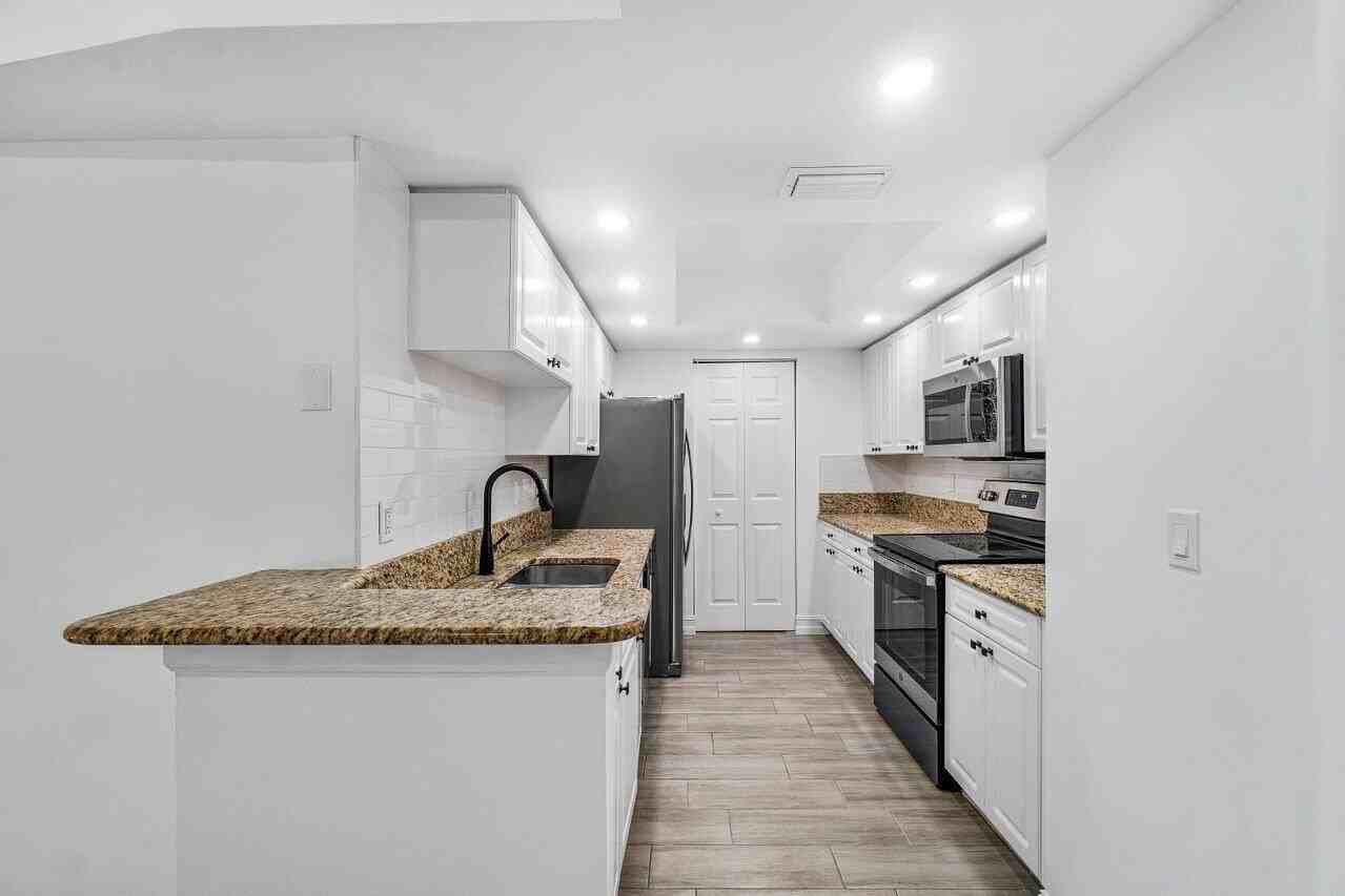 1500 Crestwood Ct S #1501 - Photo 7 of 30