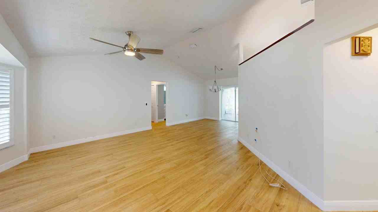 8001 Se Pilots Cove Ter - Photo 5 of 34