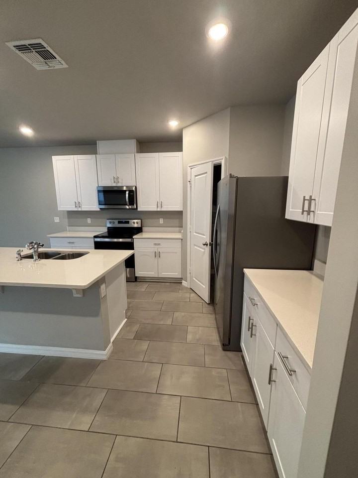 3521 Joshua Tree St Street - Photo 3 of 29