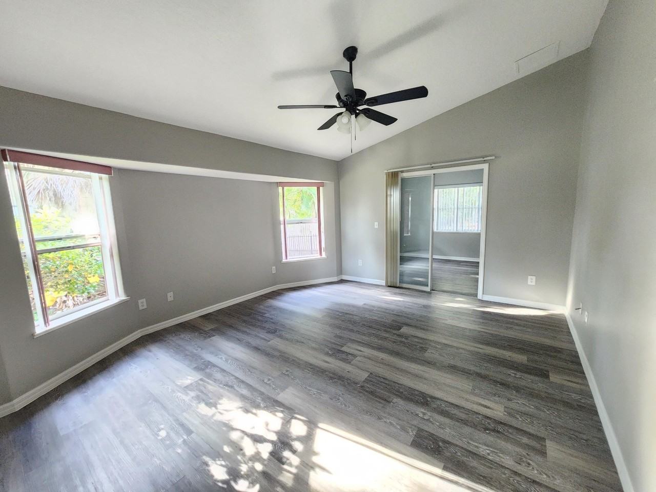 609 Brookedge Ter - Photo 7 of 19