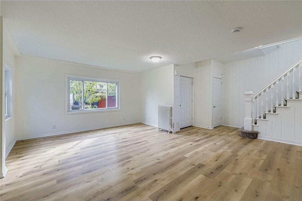 1501 Sherburne Ave - Photo 2 of 16