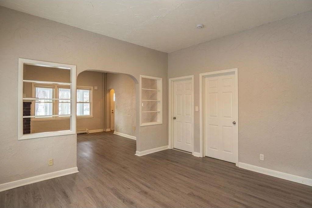 1220 Burr St - Photo 6 of 22