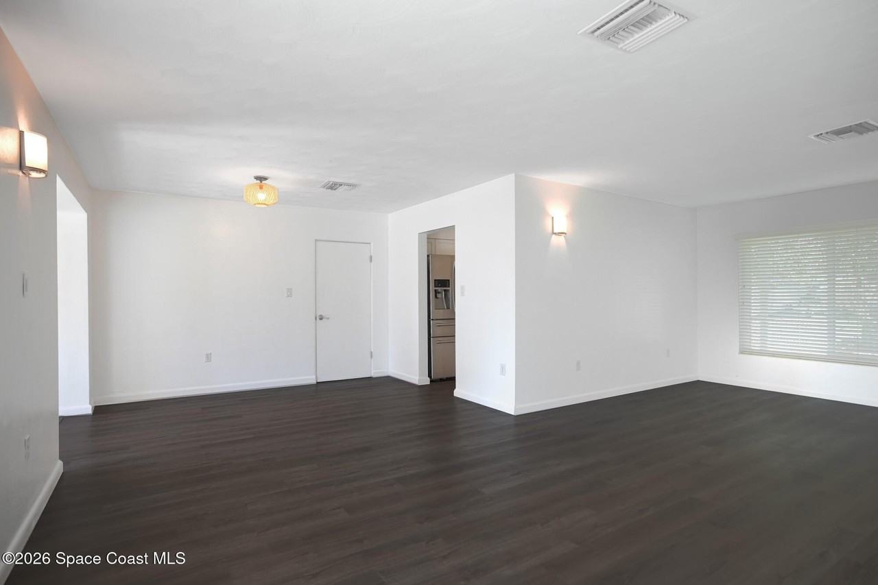 453 Dolphin St - Photo 6 of 24