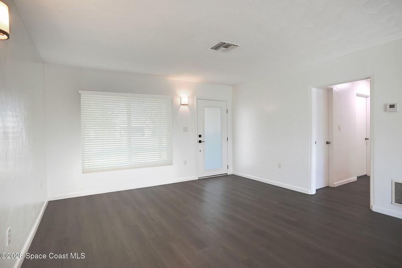 453 Dolphin St - Photo 7 of 24