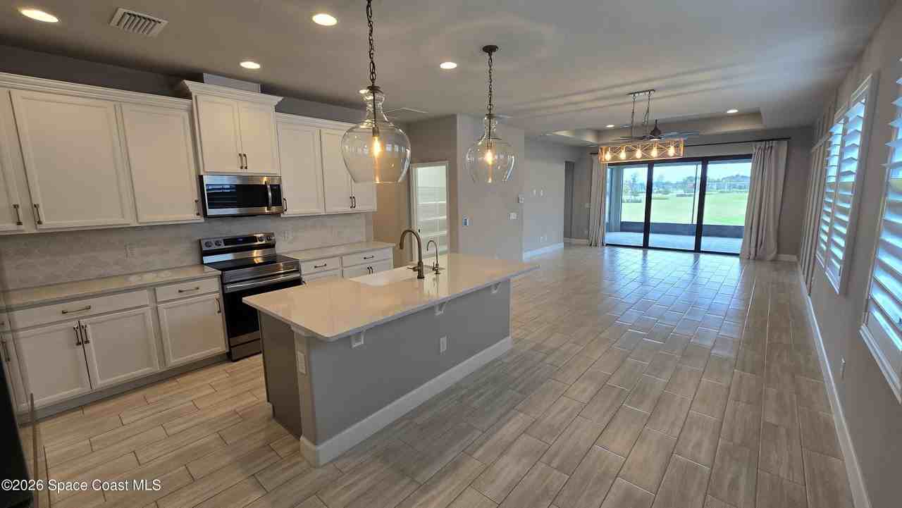 2327 Kamin Dr - Photo 2 of 27