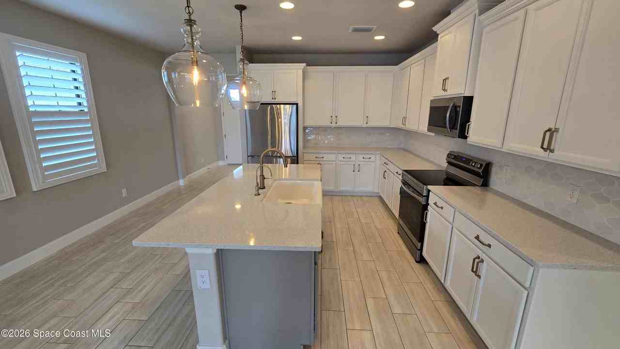 2327 Kamin Dr - Photo 4 of 27