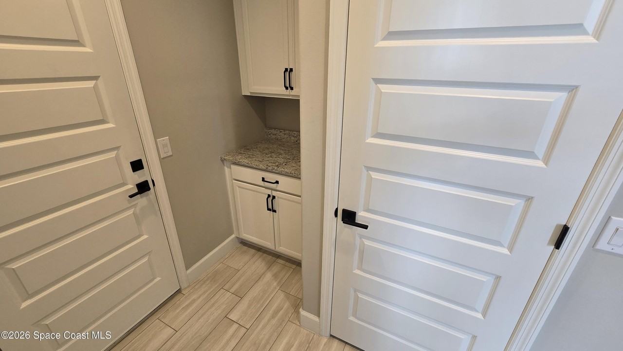 2327 Kamin Dr - Photo 7 of 27