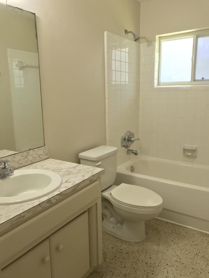 1562 Guava Ave Apt C #C - Photo 7 of 11