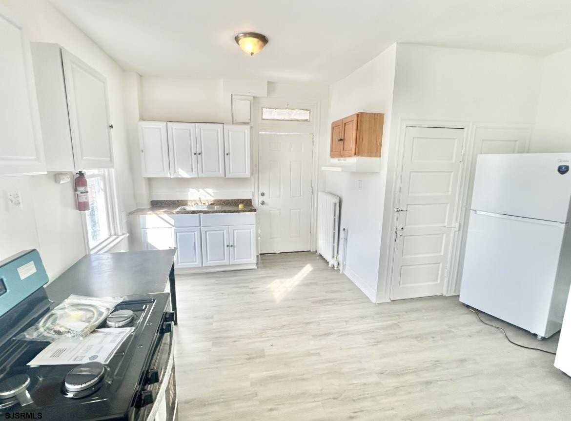 2827 Arctic Ave - Photo 5 of 11