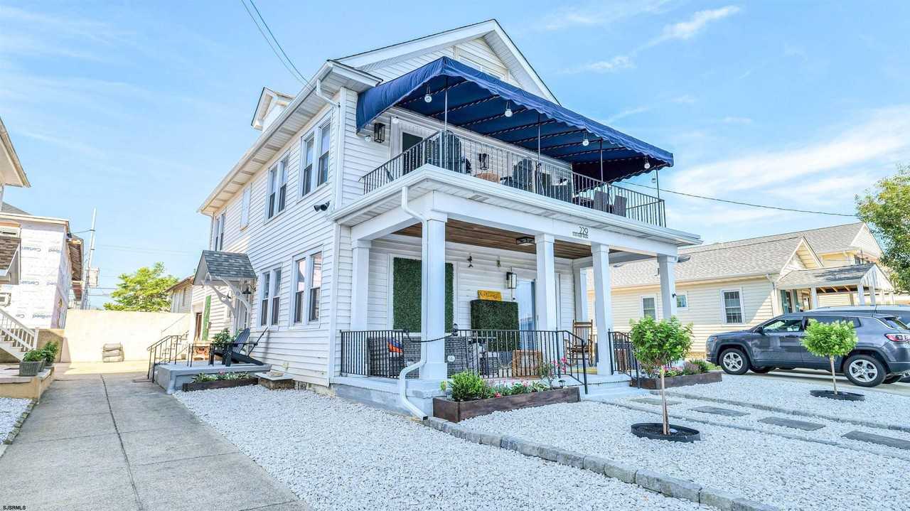 229 N Derby Ave - Photo 3 of 50