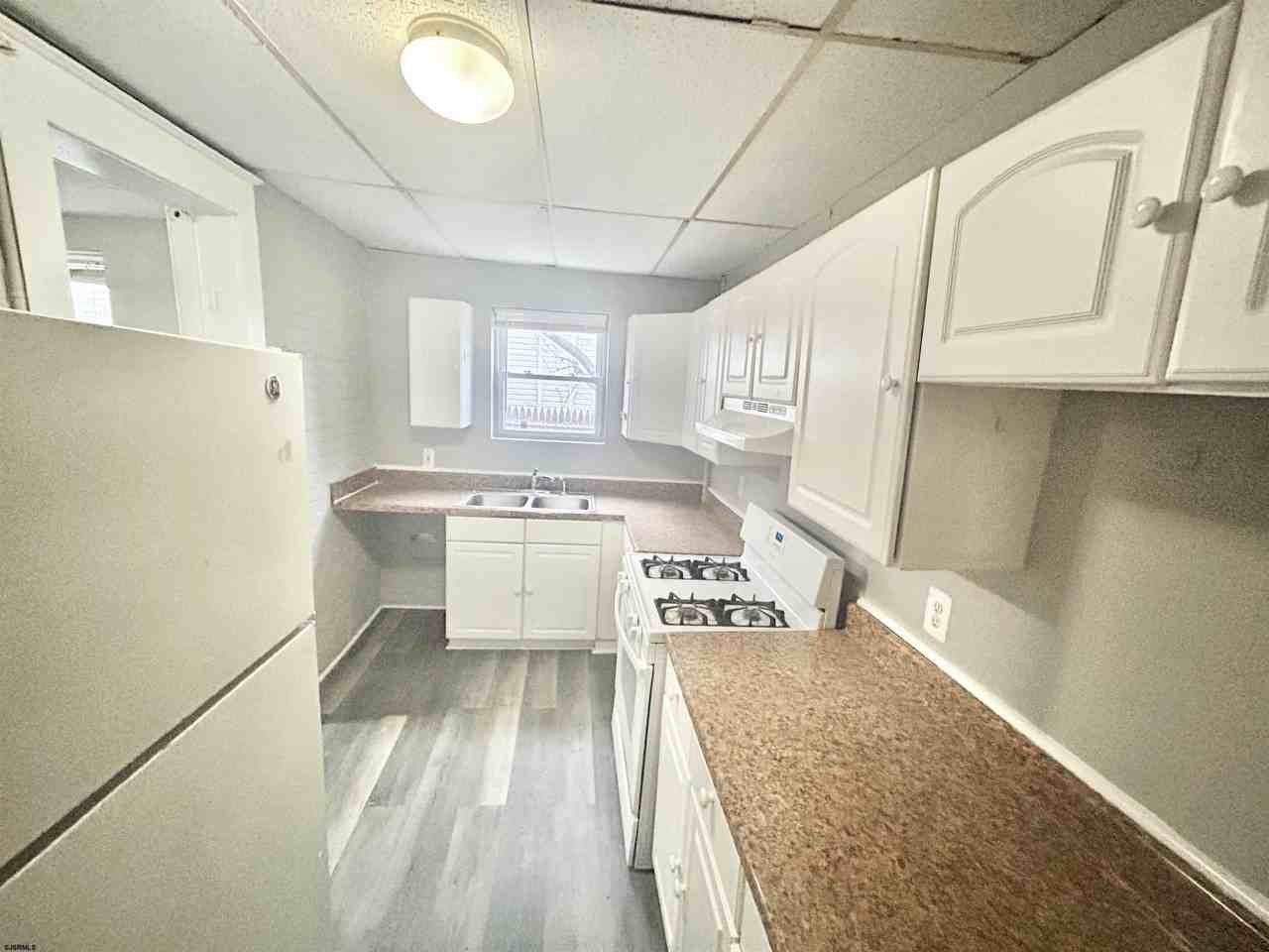 1830 E Riverside Dr - Photo 2 of 14