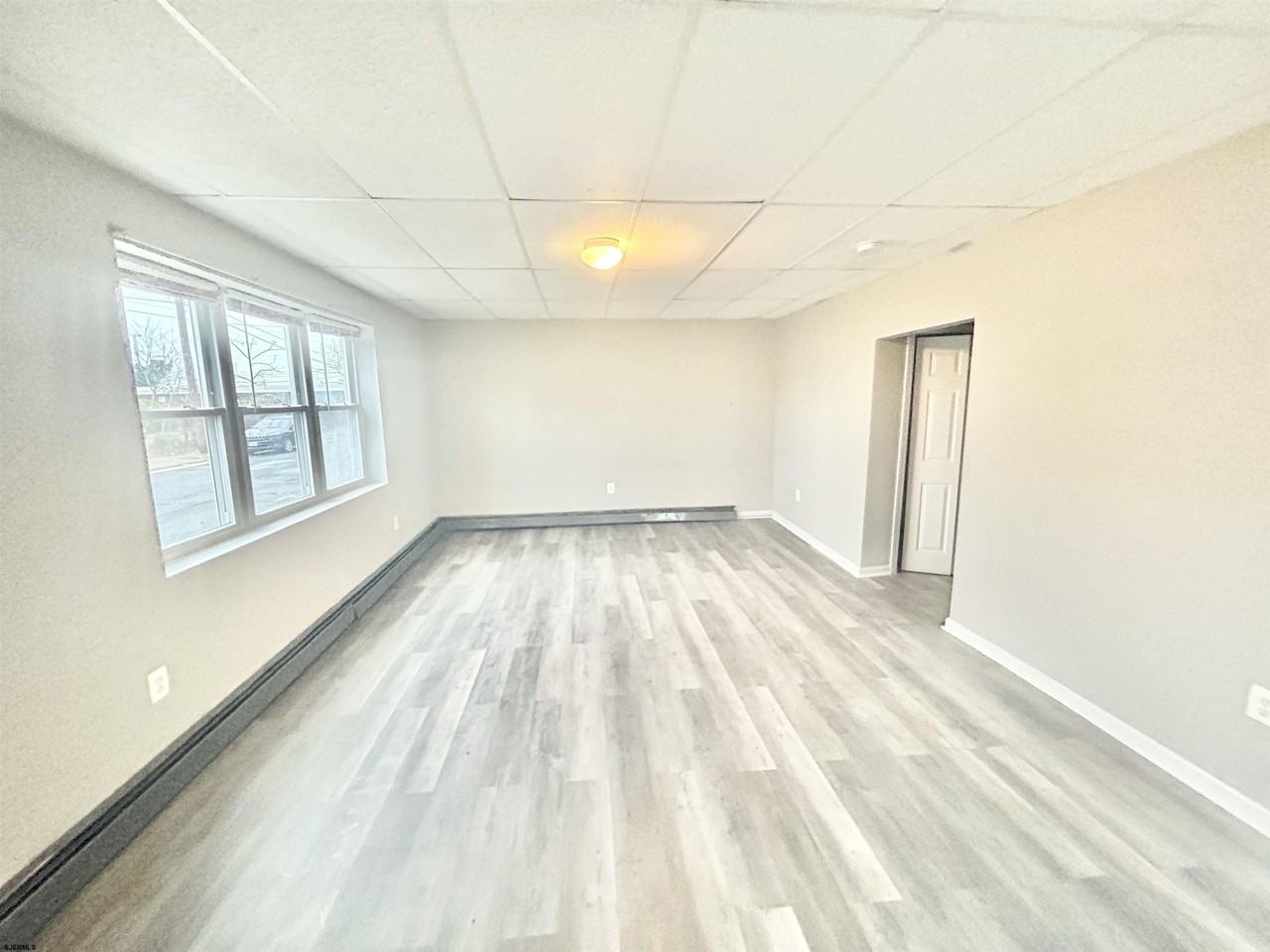 1830 E Riverside Dr - Photo 3 of 14