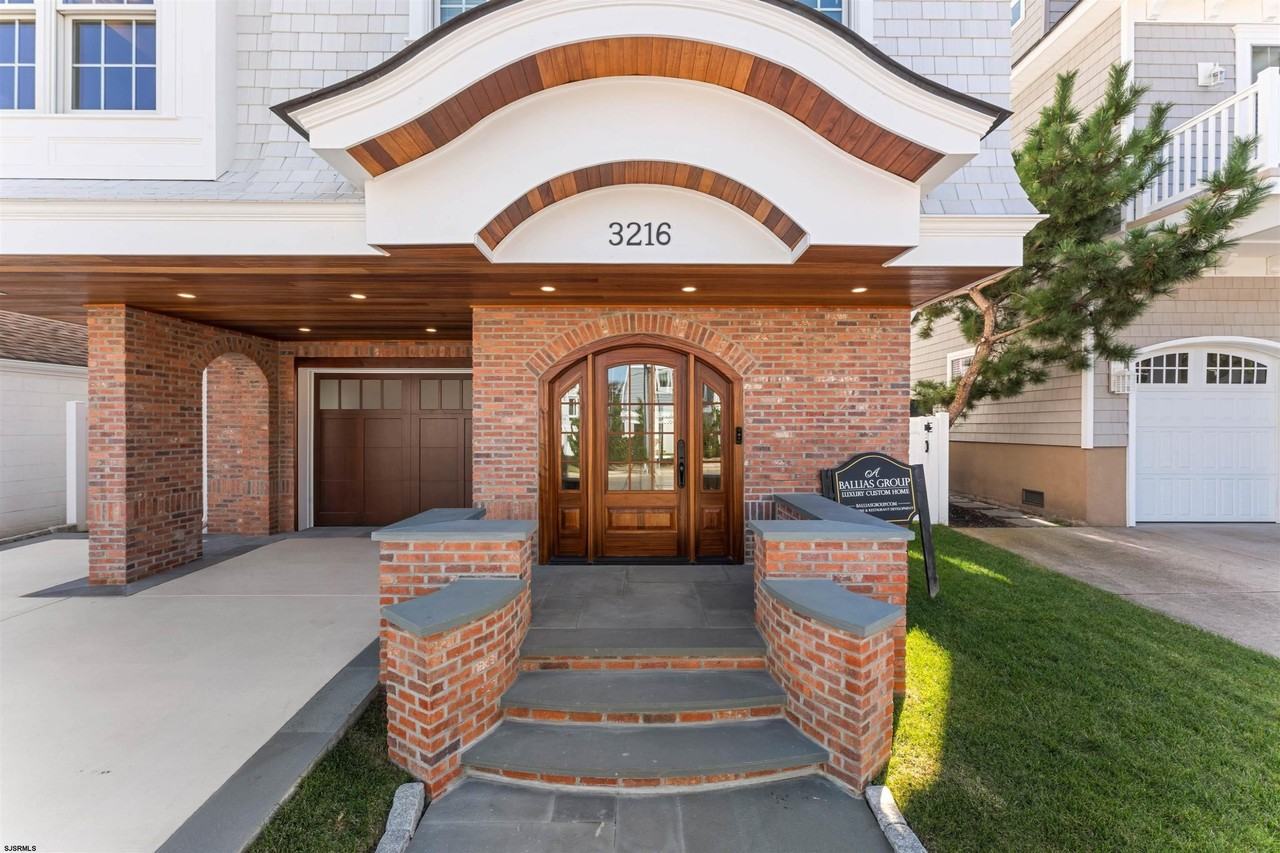 3216 Pacific Ave - Photo 2 of 50