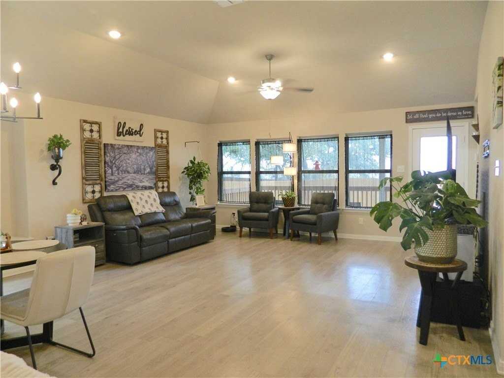 2929 Greenbriar - Photo 2 of 24