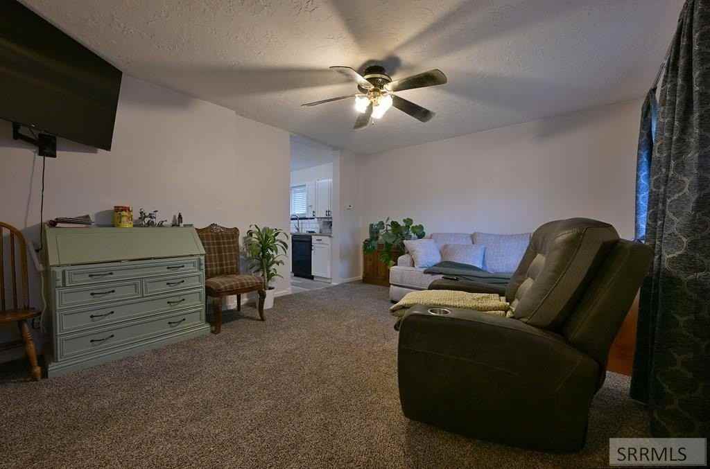 425 2nd St - Photo 2 of 19