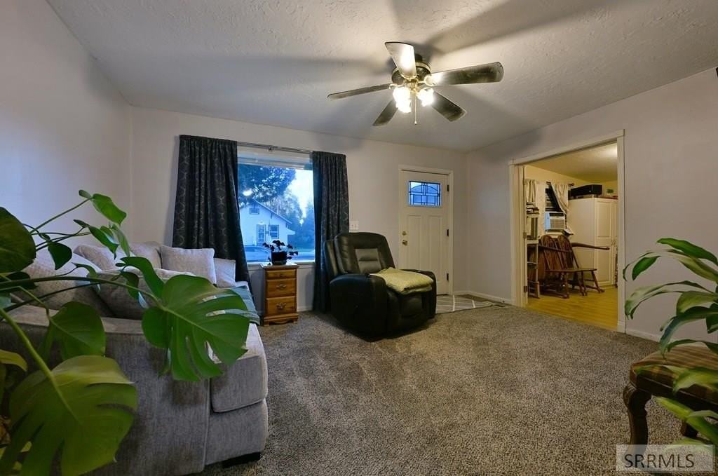 425 2nd St - Photo 3 of 19