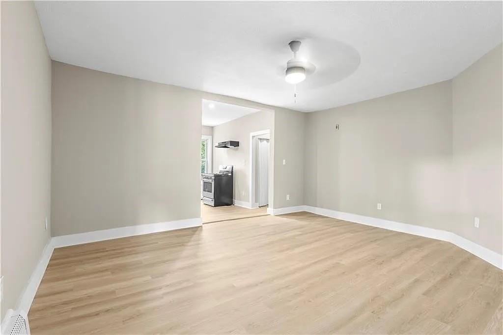 715 Elm St - Photo 4 of 9