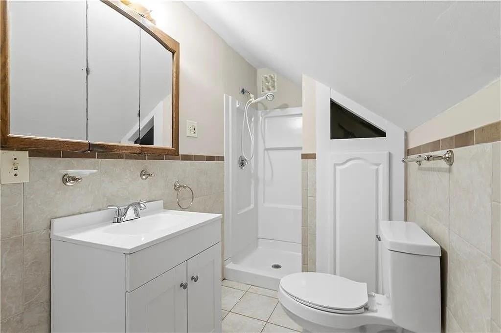 715 Elm St - Photo 7 of 9