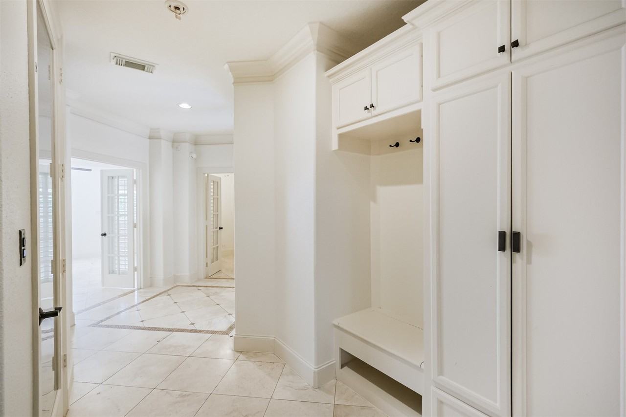 407 W Bell St - Photo 5 of 48