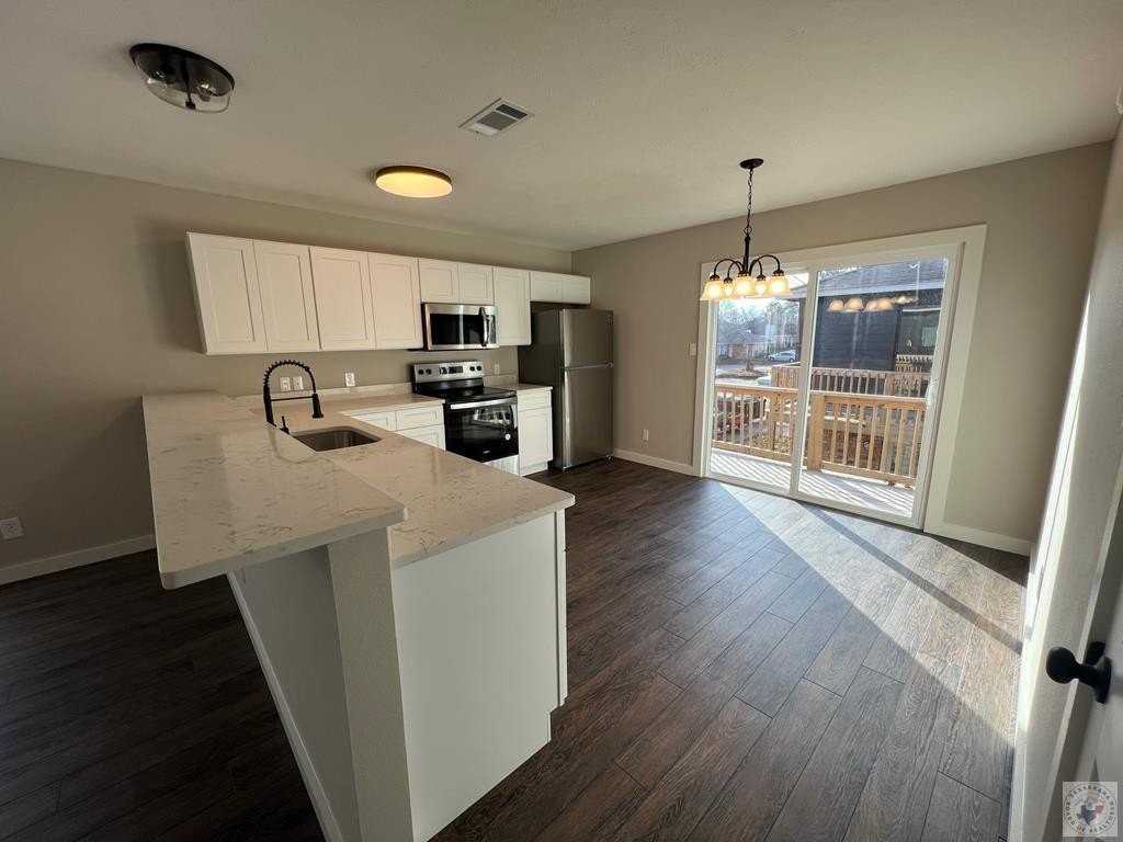 627 Champion Pl - Photo 2 of 10