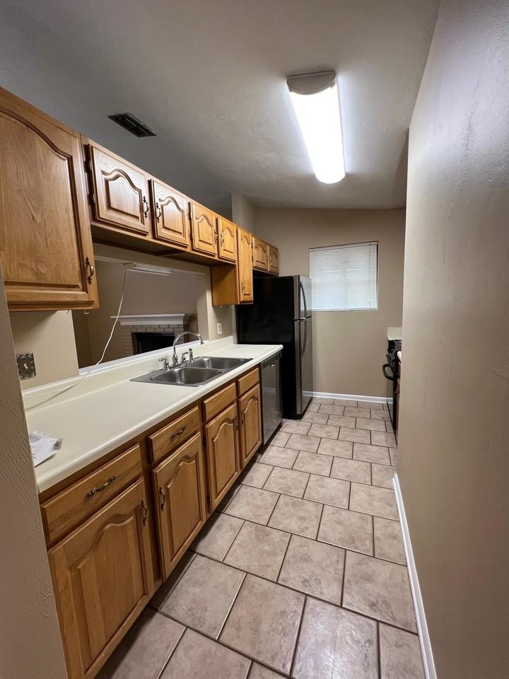 2652 Millbank Dr - Photo 6 of 19