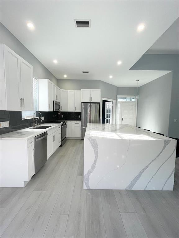 304 Nw Bentley Cir - Photo 3 of 9