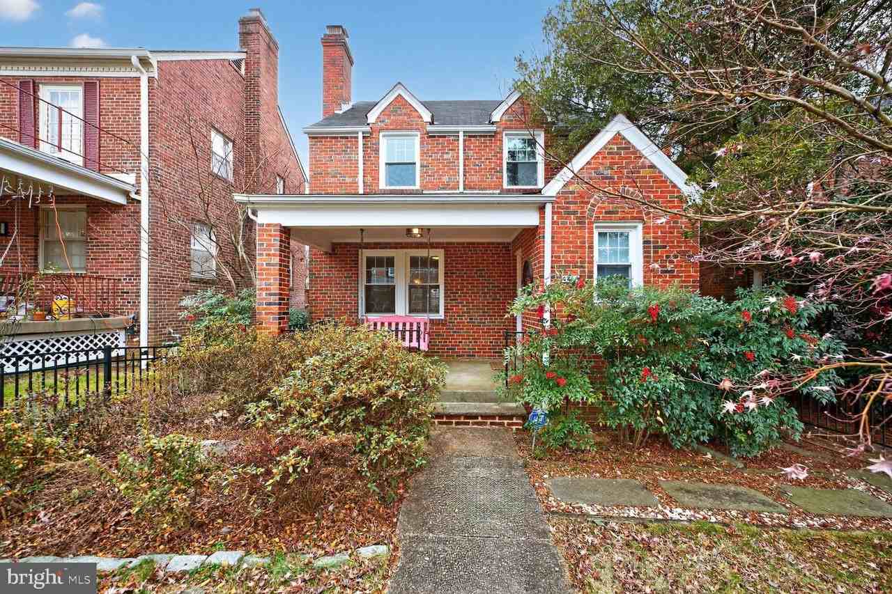 4428 Butterworth Pl Nw - Photo 2 of 38