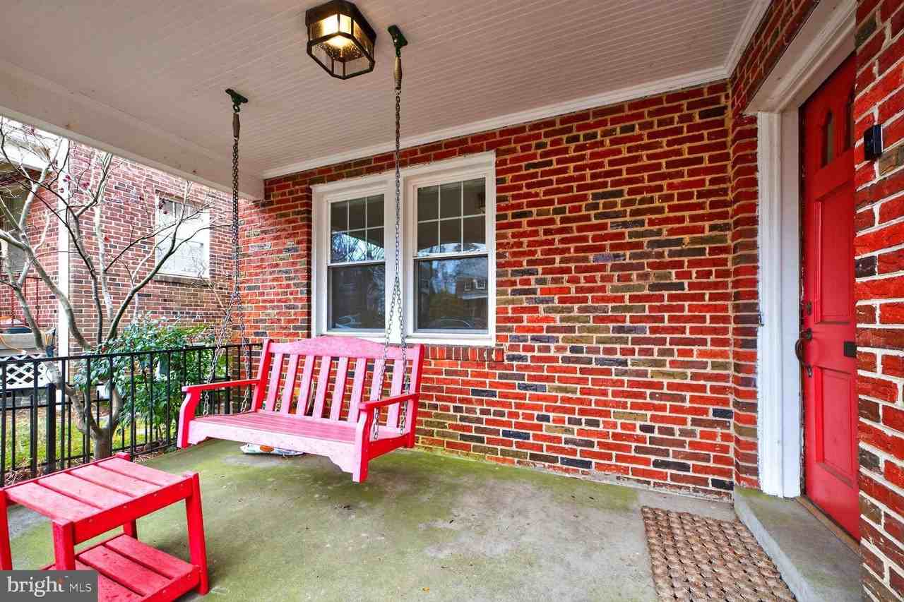 4428 Butterworth Pl Nw - Photo 3 of 38